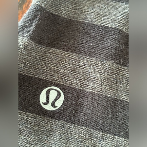 Lululemon | Devotion Short Sleeve Tee | Violet/ Black/ Grey | Women’s‎ Size 6 - Picture 5 of 7